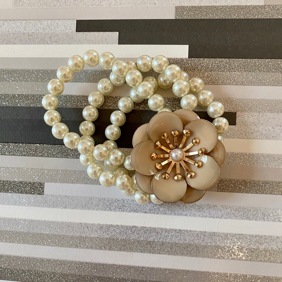 Floral bracelet 🖤 - Picture 2 of 4